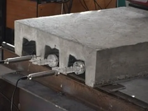Phát minh làm rung chuyển ngành xây dựng: Dùng gạch vụn làm sàn bê tông cho công trình mới, không tốn thêm cát, bền hơn vật liệu thông thường
