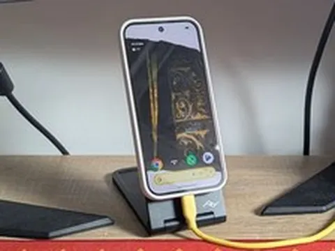 Chuyên gia review: "Cả thế giới dùng sạc nhanh cho điện thoại, còn tôi vẫn cứ dùng sạc chậm vì một lý do"