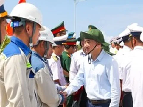 Thứ trưởng Trần Văn Thuấn: Y bác sĩ ở Trường Sa là “nguồn nội lực” để phát triển y tế biển đảo