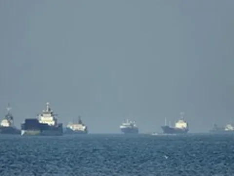 Siêu tàu chở dầu của Trung Quốc di chuyển qua eo biển Hormuz