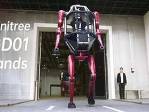 Trung Quốc ra mắt “Gundam ngoài đời thật”: Robot khổng lồ 2,7 mét trị giá 16 tỷ đồng, có thể biến hình từ 2 chân thành 4 chân