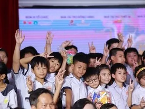 Sinh viên báo chí mang sân khấu đặc biệt đến trẻ em ở TPHCM