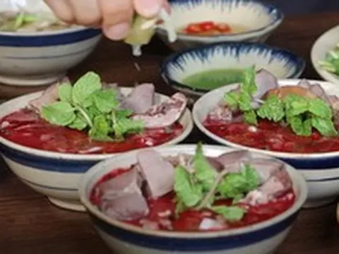 31 người nghi ngộ độc thực do ăn tiết canh vịt