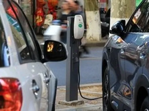 Chủ xe điện Trung Quốc hoang mang vì xe bị “khóa pin” từ xa, quãng đường tụt từ 500 km xuống chưa tới 300 km