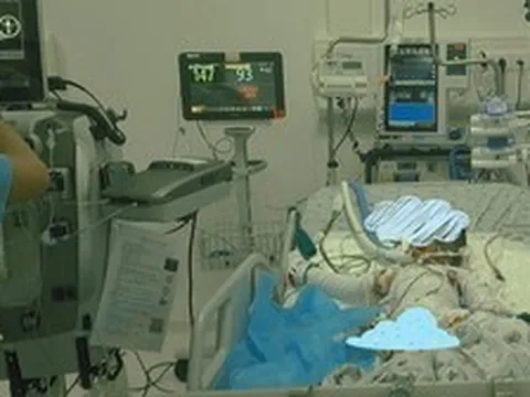 Bé trai 4 tuổi nguy kịch sau vụ cháy, cần cộng đồng chung tay giúp đỡ