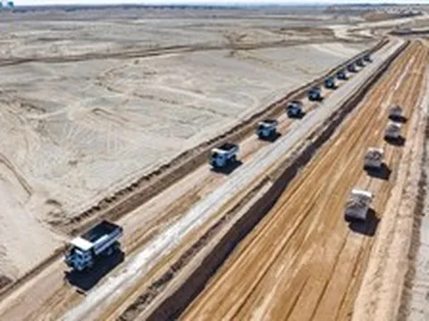 Phát hiện 131 xe tải Trung Quốc không người lái, tích hợp AI: Âm thầm hoạt động 24/7 tại kho báu lộ thiên, sản lượng khai thác hơn 20 triệu m3