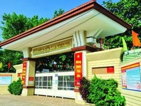 Học sinh lớp 1 nghi bị bạo lực học đường, nhà trường chuyển lớp gây tranh cãi