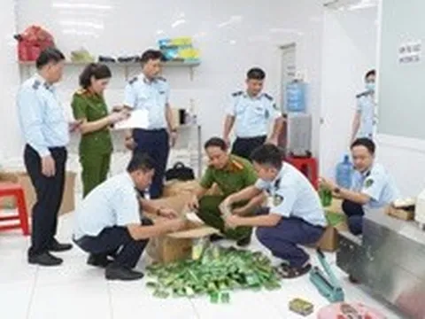 Khám xét khẩn cấp 4 địa điểm, tạm giữ 14 người trong đường dây do Nguyễn Văn Đức 36 tuổi cầm đầu