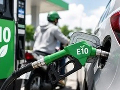 Vì sao giá xăng sinh học E10 rẻ hơn xăng khoáng?
