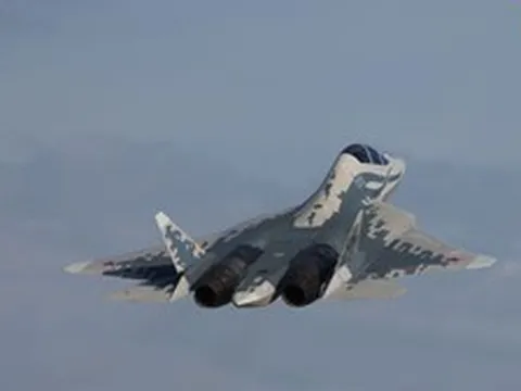Tại sao Nga phải chế tạo phiên bản 2 chỗ ngồi của Su-57?