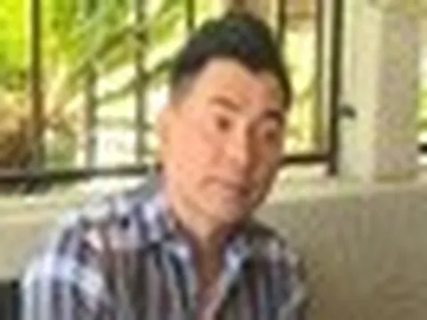Nam ca sĩ ở Mỹ kể chuyện đi xe đò: "Như nướng luôn mẹ con tôi"