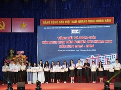 Sinh viên Trường ĐH Sư phạm TPHCM gây ấn tượng với các đề tài nghiên cứu khoa học giàu tính ứng dụng
