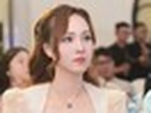 Vợ kém 15 tuổi của cựu Phó giám đốc Nhà hát Kịch Hà Nội bức xúc: "Tôi không phải phụ nữ lẳng lơ"