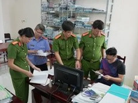 Khám xét khẩn cấp, bắt cán bộ thuế Trần Minh Trường
