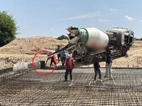 Đang đổ bê tông người dân thấy cảnh tượng "nổi da gà" liền bỏ chạy tán loạn