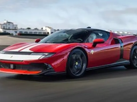 Lo ngại khách hàng quay lưng, Ferrari lên tiếng về kế hoạch bán xe xăng song song với xe điện