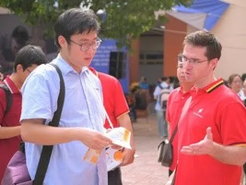 Luyện kỹ năng "thực chiến" cho sinh viên tại phòng phiên dịch