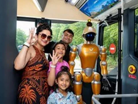 Bắt gặp robot triệu đô của tỷ phú Phạm Nhật Vượng thử việc tại Phú Quốc