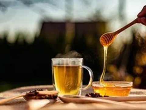 Người phụ nữ uống nước pha mật ong suốt 1 năm, đi khám sức khỏe bác sĩ bất ngờ hỏi: "Chị đã làm gì vậy?"