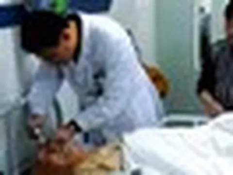 Người đàn ông 56 tuổi tử vong vì xuất huyết não, bác sĩ lắc đầu: 4 thói quen đi bộ tập thể dục tự hại thân
