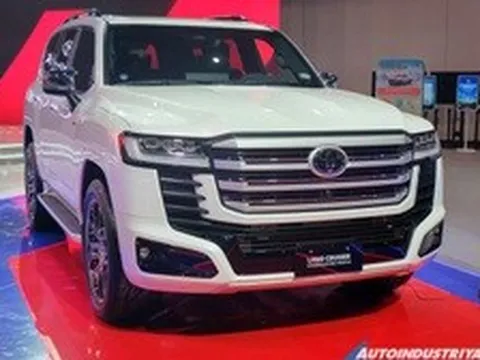 Toyota Land Cruiser Hybrid ra mắt ĐNÁ: Chốt giá gần 3 tỷ, vẫn dùng máy V6 3.5L, dễ 'cháy hàng' khi về Việt Nam