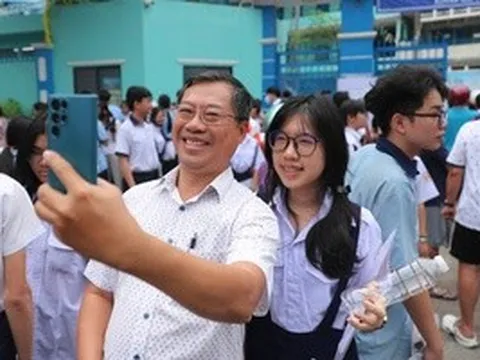Kết thúc môn thi ngữ văn, nhiều thí sinh tự tin "bỏ túi" 8 điểm