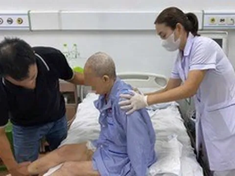 Mắc thủy đậu tự điều trị tại nhà, người già viêm não, người trẻ suy hô hấp