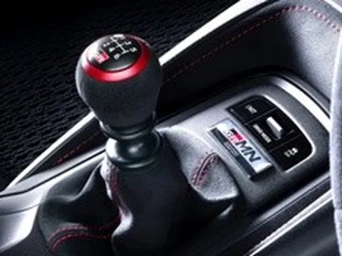 Toyota làm hộp số sàn giả lập cho xe điện: Có cần số, chân côn, 'biết' chết máy