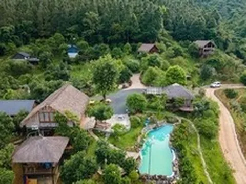 Nam NSƯT ly hôn vợ kém 18 tuổi: U60 sống bình yên trong cơ ngơi 12.000m2, tận hưởng cuộc sống điền viên "trồng rau nuôi cá"