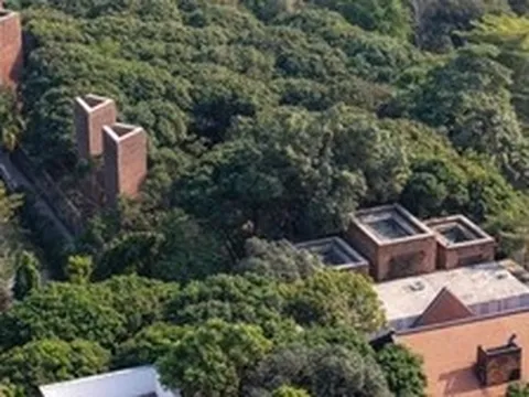 Nam nghệ sĩ Việt cưới vợ nhân viên kế toán: Sở hữu biệt phủ 5.000m² ở Hà Nội, góc nào cũng đẹp như kiệt tác nghệ thuật