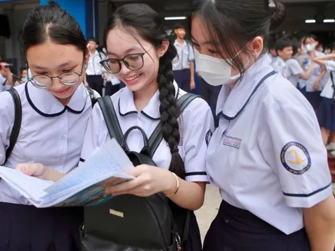 Làm bài Ngữ văn sao cho hiệu quả? Lời khuyên từ giáo viên và thủ khoa