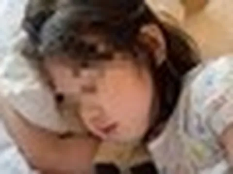 Bé gái 8 tuổi đã khổ sở vì gan nhiễm mỡ, bác sĩ tức giận: Đừng khen con thế này nữa!