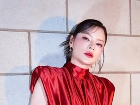 Diễn viên Nguyễn Công Nương biến hóa rạng rỡ trên thảm đỏ ra mắt "Lầu Chú Hỏa"