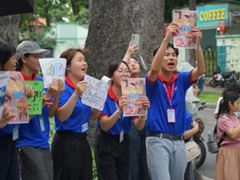 Những hình ảnh đẹp của sinh viên tình nguyện trong kỳ thi tốt nghiệp THPT 2026