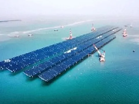 Phát hiện Trung Quốc cắm gần 12.000 cọc thép xuống đáy biển, tạo thành gần 3.000 giàn thép rộng hơn 1.200 ha, làm nên siêu công trình kết hợp trên trời và dưới biển chưa từng có trên thế giới