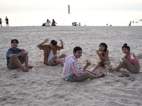 Chủ nhân hit trăm triệu view "Ánh sao và bầu trời" T.R.I trở lại