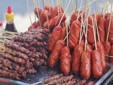 Lời khuyên dành cho những ai đang ăn xúc xích, thịt nguội mỗi sáng
