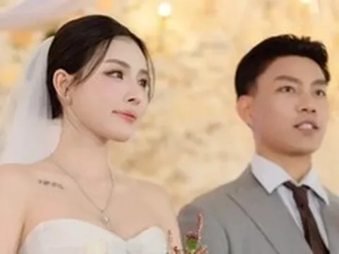 Khoảnh khắc cô dâu công khai có con gái riêng ở lễ cưới Văn Thanh gây sốt
