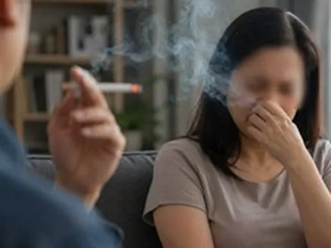 Vợ ung thư phổi di căn, chồng day dứt vì thói quen hút thuốc suốt 30 năm
