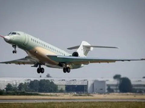 Dassault thực hiện chuyến bay thử nghiệm đầu tiên của máy bay Falcon 10X