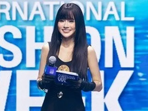 Thu Thủy: Nữ MC song ngữ IELTS 8.5 bền bỉ ghi dấu trên sân khấu thời trang