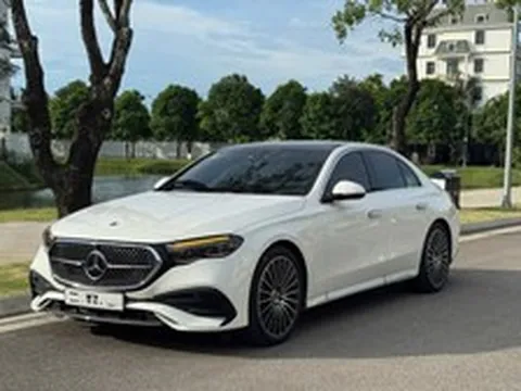 Lăn bánh hơn 5.000km, chiếc Mercedes-Benz E 300 AMG này có thể giúp tiết kiệm gần nửa tỷ đồng so với mua xe mới
