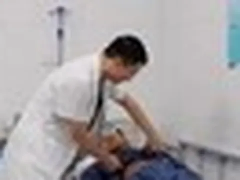 Gập bụng tưởng để khỏe, người đàn ông mắc biến chứng hiếm gặp