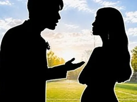 Đang ồn trên MXH: 1 cầu thủ 9X bị phanh phui "tòm tem" với nữ giáo viên, phản bội vợ mỹ nhân bầu bí