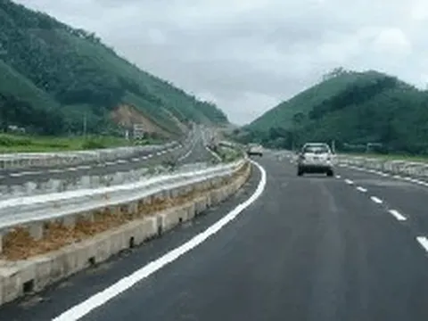 Phát hiện 1 chiếc xe làm từ “đồ chơi” chạy trên đường với tốc độ lên tới 111 km/h