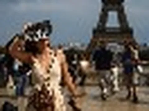 Chê châu Âu hè nóng 40 độ “không mua nổi điều hòa” khác gì nói Việt Nam đông rét mà “không có tiền lắp lò sưởi”?