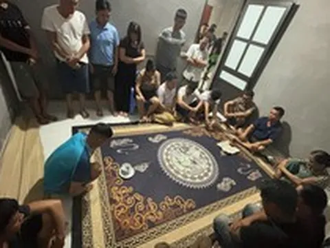 Công an kiểm tra nhà Diệp Thị Sáu 43 tuổi, tạm giữ 21 đối tượng