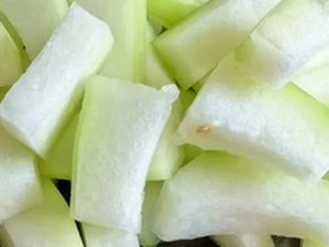 Mùa hè, thứ cần "dọn dẹp" nhất không phải mạch máu mà là đường ruột: 3 loại rau đúng mùa càng ăn càng nhẹ bụng, mát người
