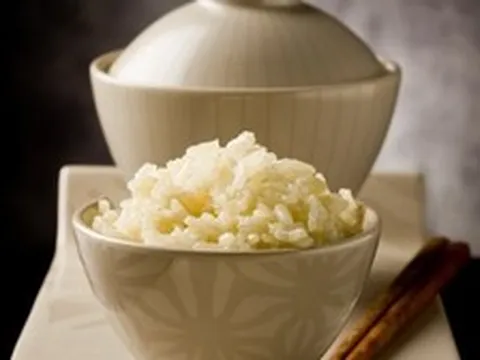 Bác sĩ Nhật Bản tiết lộ "bộ ba vàng" chống lão hóa trong mỗi bữa ăn: Chỉ thêm 1 thứ vào cơm trắng, đường huyết sau ăn có thể giảm tới 24%