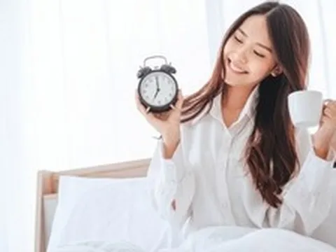 Sau tuổi 30, nhiều người vẫn uống sai cốc nước đầu tiên khi ngủ dậy: Tưởng tốt, ai ngờ lại âm thầm gây co thắt dạ dày